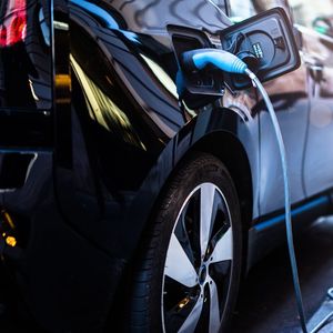 Le nombre de véhicules électriques pourrait dépasser le million d'unités à l'horizon 2022-2023, frôler les 5 millions en 2028 et atteindre entre 7 et 16 millions de voitures particulières et d'utilitaires légers à l'horizon 2035.