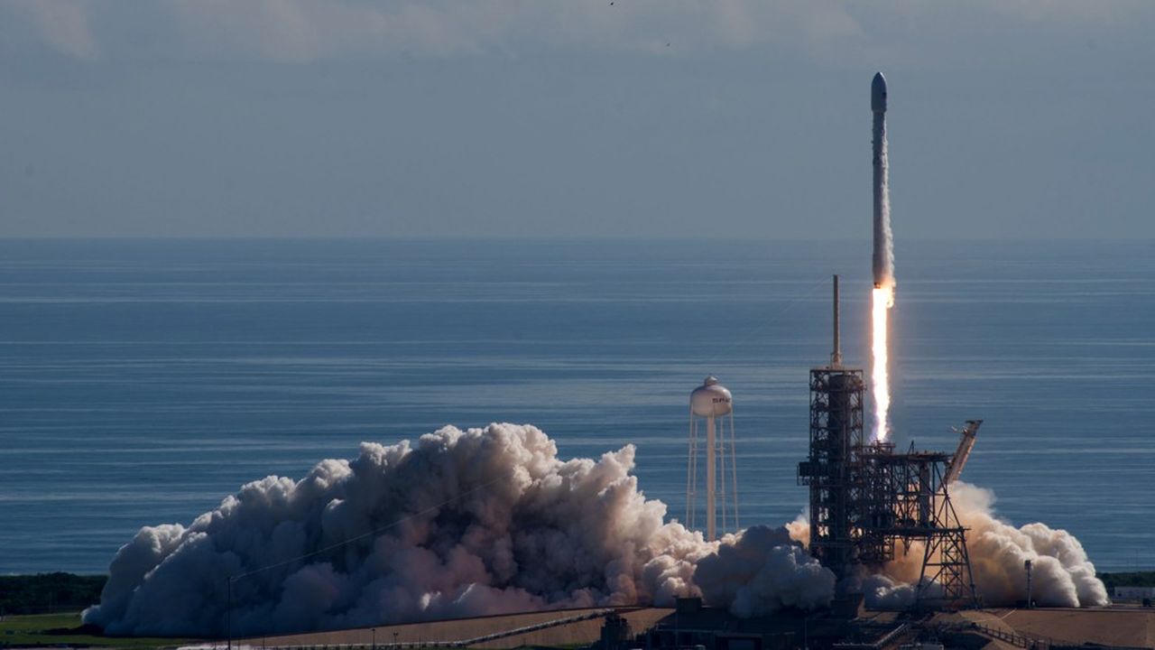 SpaceX doit réaliser son sixième lancement cette semaine. En dépit des milliards de projets annoncés par la Nasa, l'entreprise subit aussi le ralentissement du marché.
