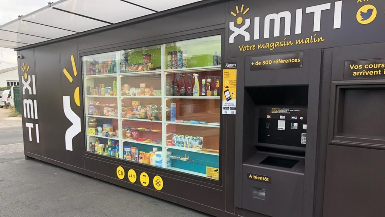 Le concept de mini-magasin Ximiti abrite à l'intérieur l'automate 24RoboMart qui peut saisir des objets de taille différente pour servir le consommateur.