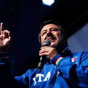 Matteo Salvini a réuni sur la place du Duomo à Milan samedi les représentants d'une dizaine de partis nationalistes européens.