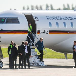 Ce Bombardier Global 5000 utilisé par Angela Merkel a été percuté lundi 13 mai par une fourgonnette Renault Trafic dans l'aéroport de Dortmund.