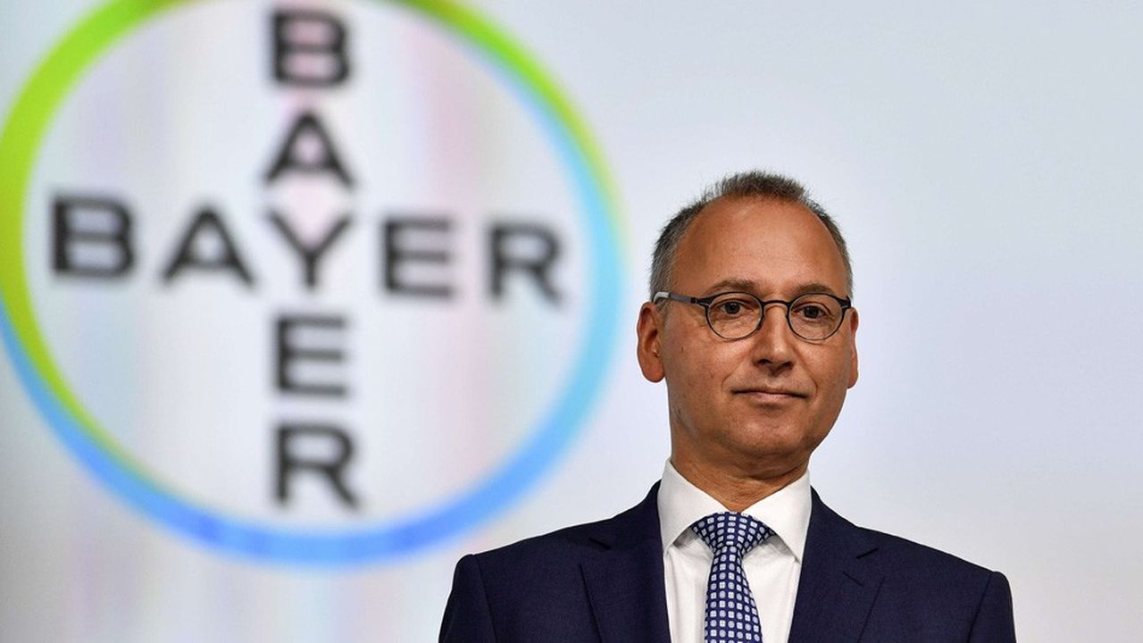Le groupe Bayer dit avoir mis un terme « jusqu'à nouvel ordre » à sa collaboration en matière de communication avec l'agence Fleishman Hillard, mandatée pour mener à bien le fichage de personnalités.