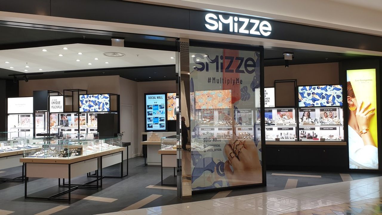 La première boutique Smizze vient d'ouvrir à Nantes. Elle vise les jeunes générations en quête de bijoux fantaisie dans l'air du temps.