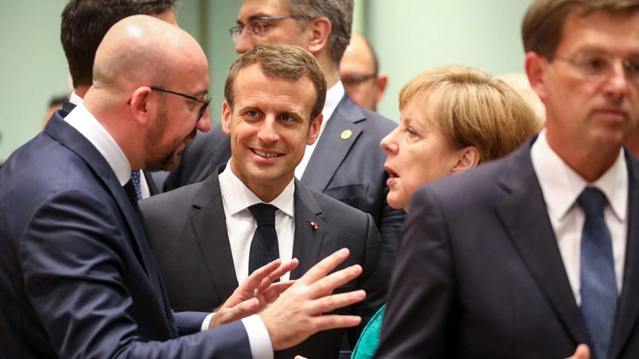 Le président français, régénéré sur la scène européenne, entend limiter l'hégémonie des conservateurs du PPE, soutenus par Angela Merkel. Il compte notamment sur le soutien du Belge Charles Michel (à gauche).
