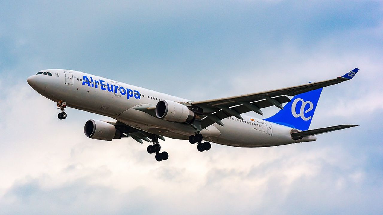 Air Europa est une compagnie low cost qui opère actuellement en Europe et au Moyen Orient, ainsi que dans les Iles Canaries. Elle devrait devenir la première compagnie étrangère autorisée à exploiter des lignes intérieures au Brésil.