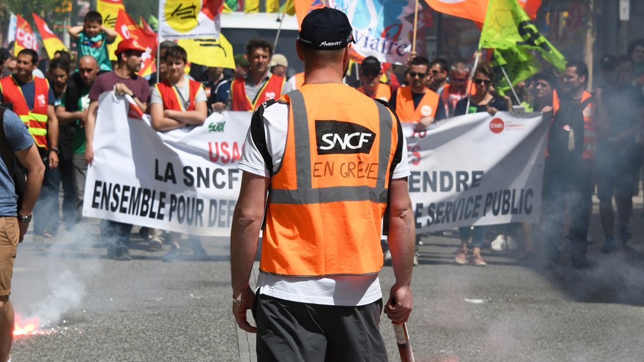 La capacité des syndicats de la SNCF à mobiliser pour la manifestation de mardi, après l'échec de la grande grève du printemps dernier contre la réforme, sera scrutée de près.