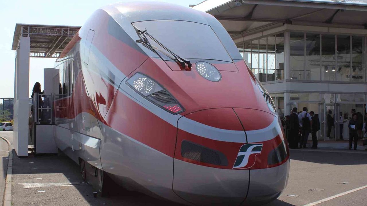 Trenitalia compte utiliser pour cette nouvelle offre des Zefiro V300, des trains à grande vitesse fabriqués par Bombardier, de conception très récente (les premières circulations ont eu lieu en 2015) et capables de circuler à 300 km/heure.