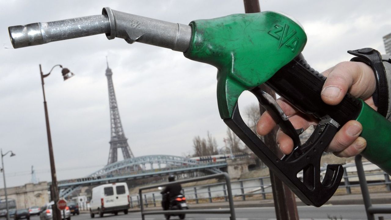 Les stations-service vont devoir s'adapter à l'interdiction annoncée des véhicules consommant des produits pétroliers dans la Métropole du Grand Paris.