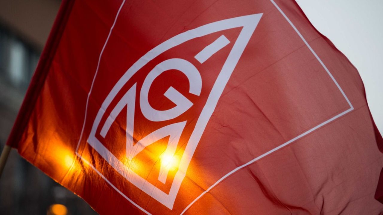 Le syndicat allemand IG Metall réclame des mesures pour accompagner la transformation de l'industrie, dont des fonds structurels pour les régions dépendantes du secteur automobile.