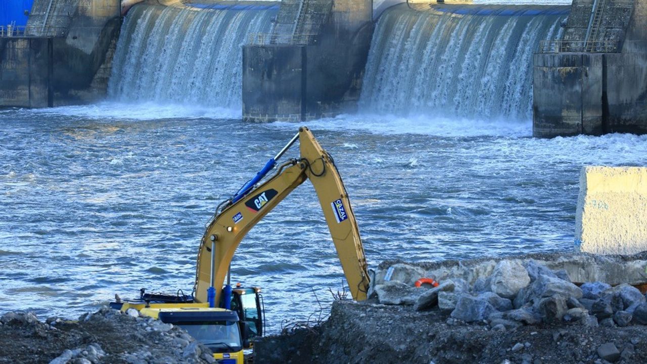 Le projet de prolongation de la concession des barrages sur le Rhône  fait l'objet d'une concertation conduite par la Commission nationale du débat public jusqu'au 30 juin
