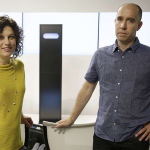 Ranit Aharonov, manager chez IBM, et Noam Slonim, ingénieur de la firme, lors du premier débat entre la Project Debater et des humains qui avait eu lieu à San Francisco en juin 2018.