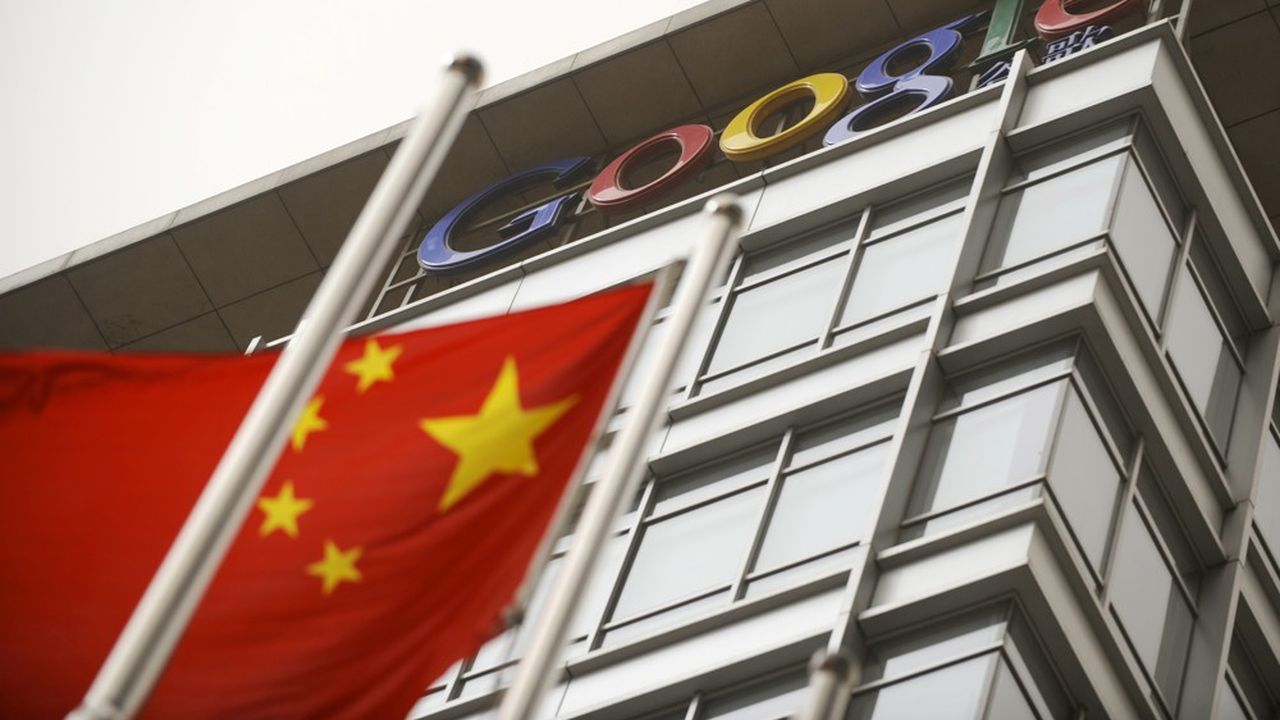 Google continue d'engranger des revenus publicitaires sur le marché chinois où il dispose de trois bureaux et de quelque 700 employés.