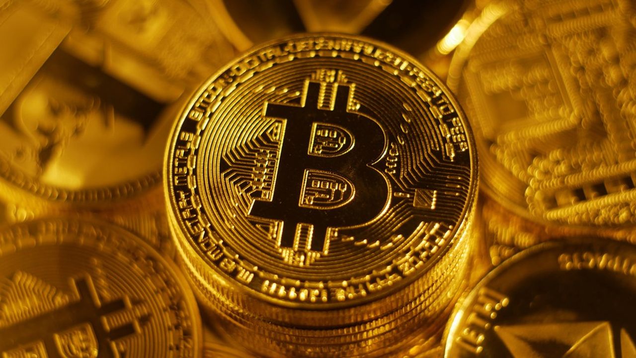 Le cours du bitcoin a gagné 2 %, à 8.270,00 dollars, après l'annonce de la création de la crypto de Facebook.