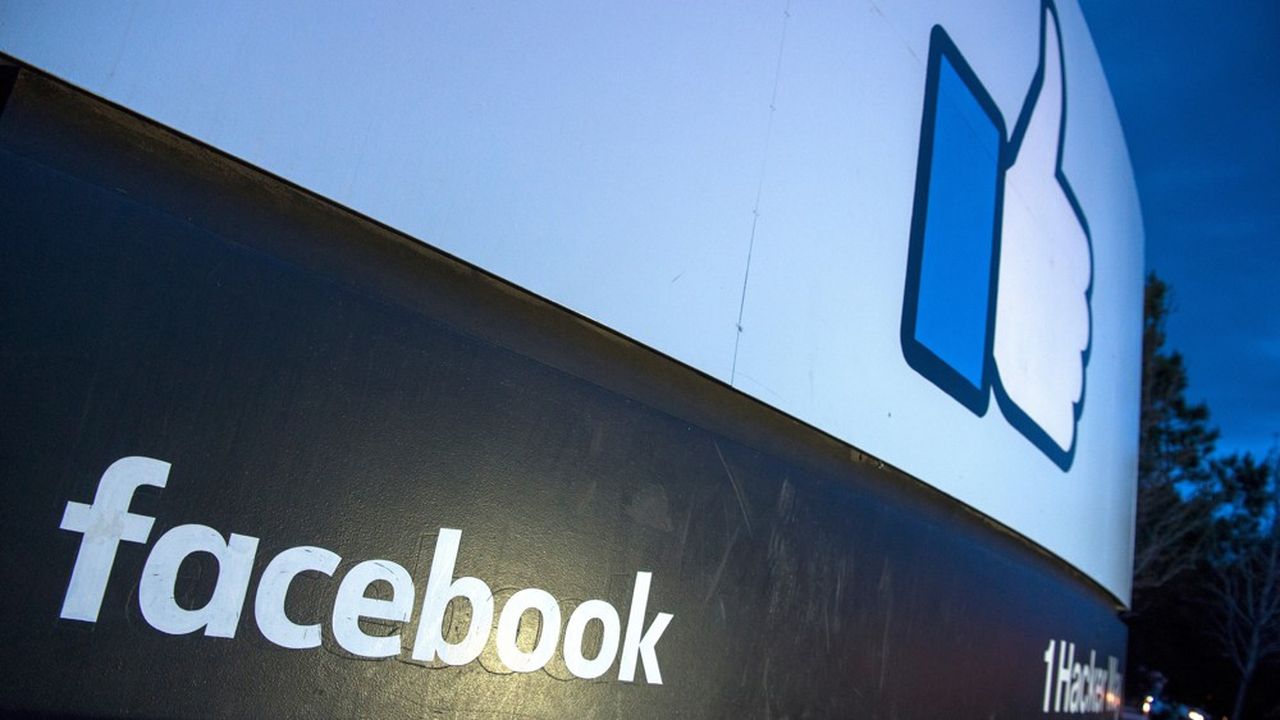 Entre 2009 et 2013, Facebook expérimenta sa pseudo-monnaie interne, les Facebook Credits.