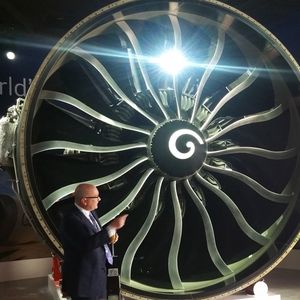 David Joyce, le patron de GE Aviation, a dévoilé au Salon du Bourget le GE9X, le plus gros réacteur du monde, qui équipera le nouveau Boeing 777X.