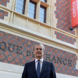 Le gouverneur de la Banque de France, François Villeroy de Galhau, préside l'ACPR, le gendarme des banques et de des assureurs. Cette autorité travaille en « pôle commun » avec l'Autorité des marchés financiers, destiné à mieux contrôler la commercialisation des produits financiers.