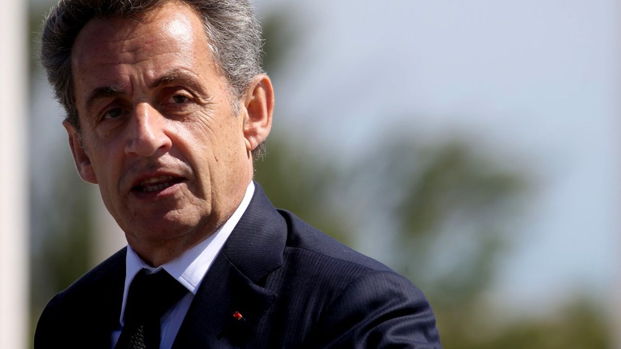 Il est reproché à Nicolas Sarkozy d'avoir tenté d'obtenir en 2014, via son avocat, des informations secrètes auprès de Gilbert Azibert, alors haut magistrat à la Cour de cassation