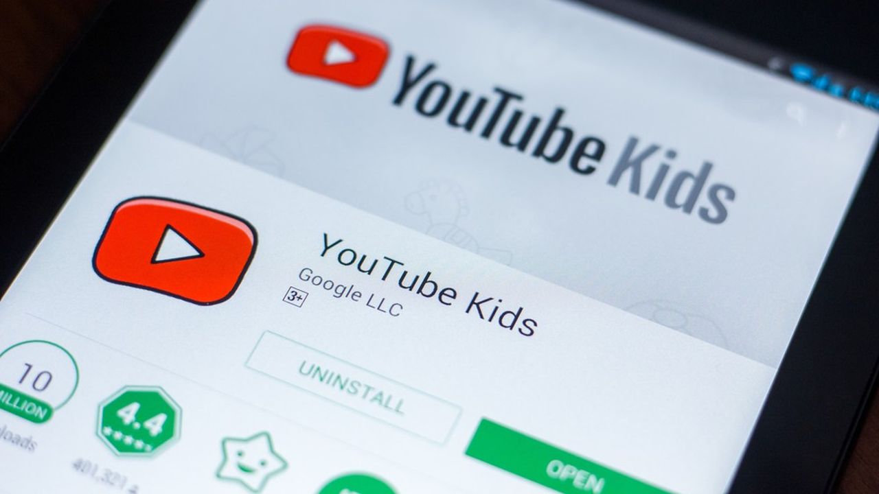 L'application YouTube Kids créée en 2015 propose des contenus pour enfants sélectionnés par un algorithme et une équipe de modérateurs.