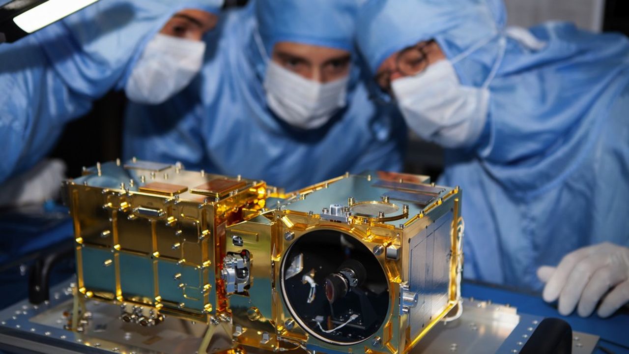 L'unité principale de l'instrument SuperCam de la mission Mars 2020 en test a l'Irap.