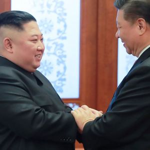 Après quatre visites en Chine de Kim Jong-un au cours des quinze derniers mois, c'est au tour de Xi Jinping de se rendre en Corée du Nord, ces jeudi et vendredi.