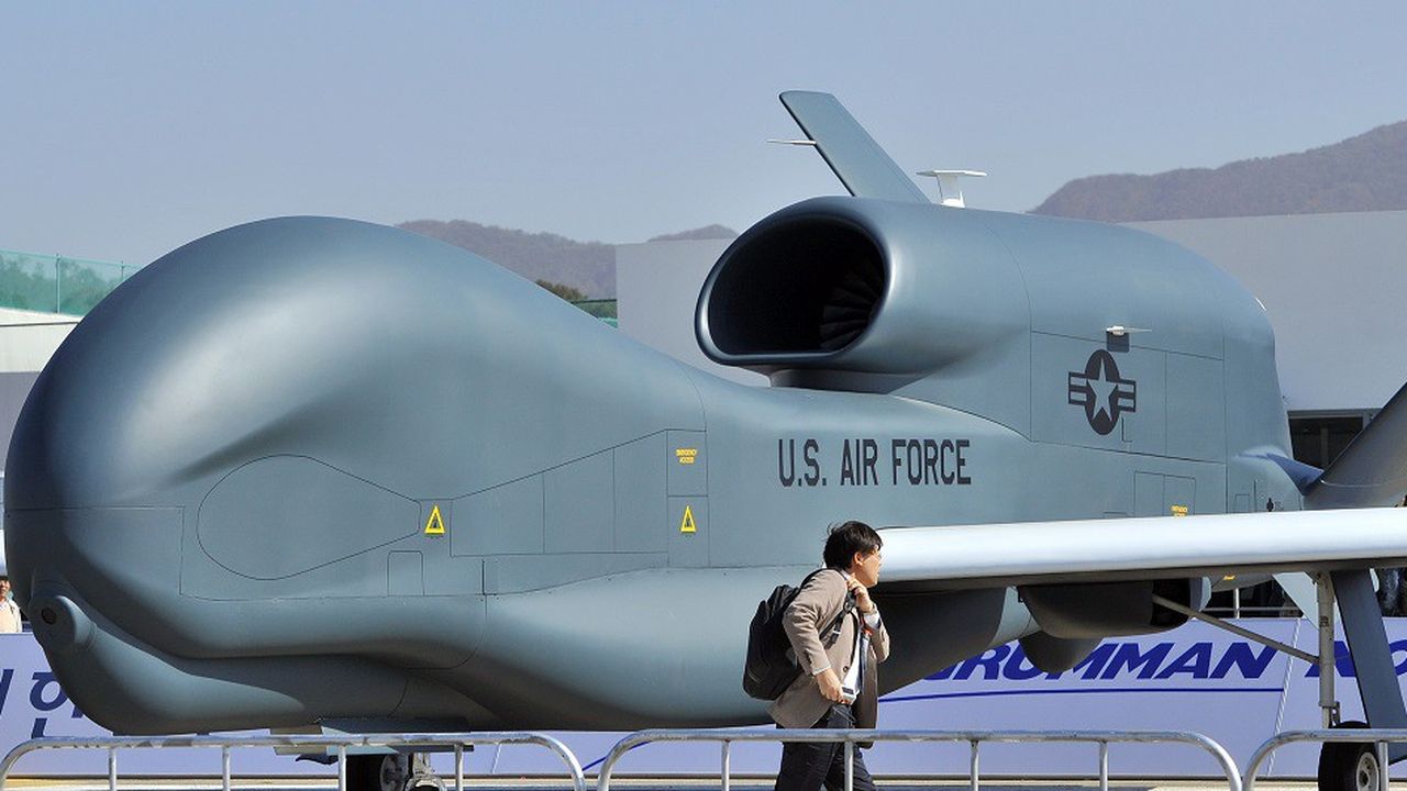 Selon les responsables am éricains, c'est un drone de modèle Global Hawk, comme ici présenté lors d'une exposition, qui a été abattu au-dessus du détroit d'Ormuz