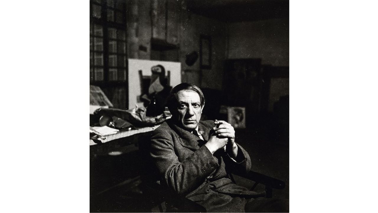 Pablo Picasso dan son atelier de la rue des Grands-Augustins, c. 1935.