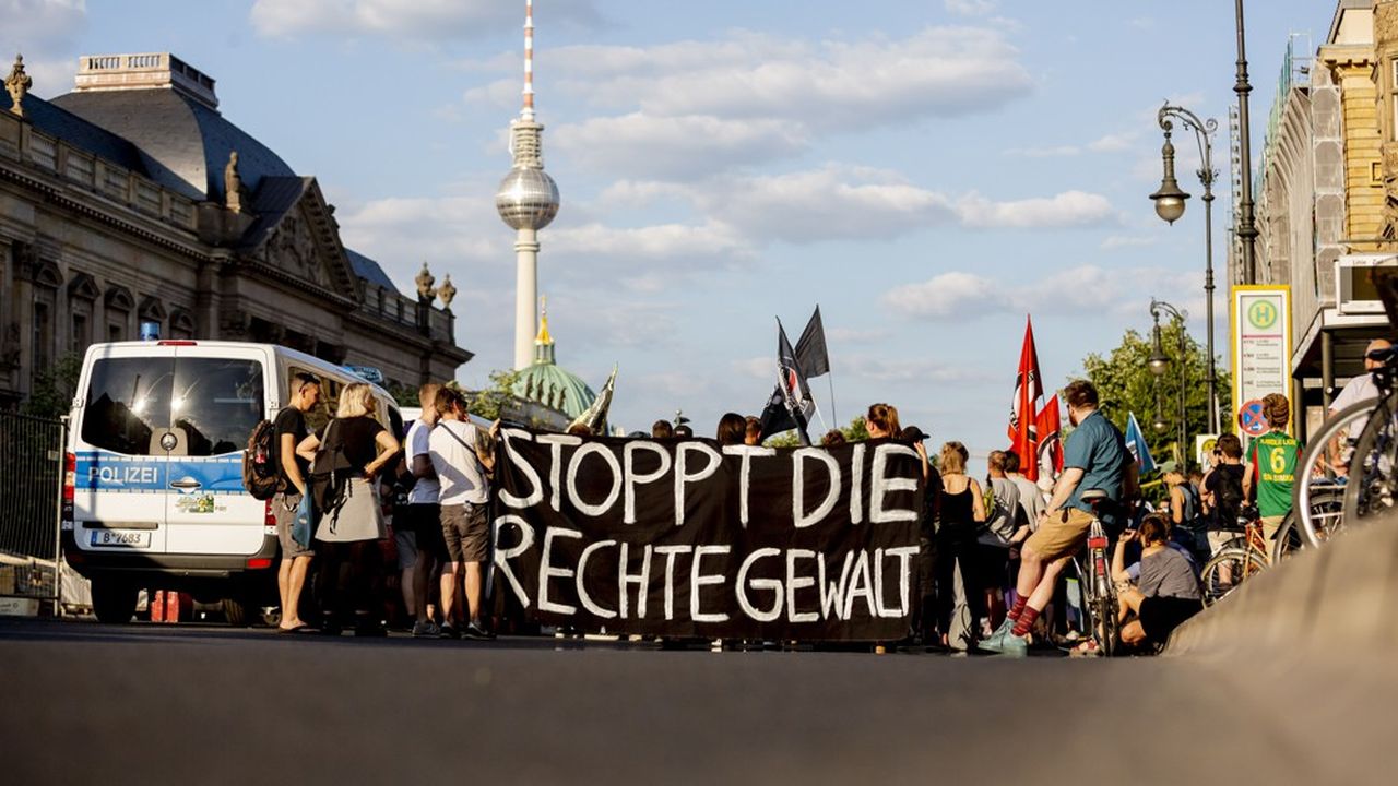 « Stop à la violence d'extrême droite », clamait une banderole lors d'une manifestation de protestation, le 18 juin à Berlin