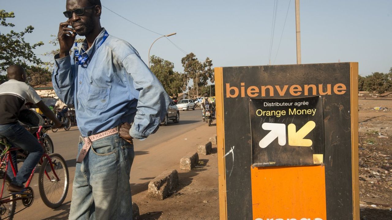 Le système de paiement mobile « Orange Money » est un levier de croissance en Afrique subsaharienne où les taux de bancarisation restent faibles.