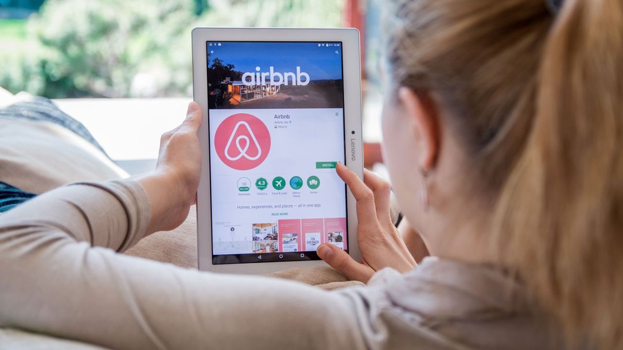 Objectif des villes : venir à bout des activités débridées d'Airbnb et d'autres plates-formes Internet de locations de meublés comme Booking ou Expedia