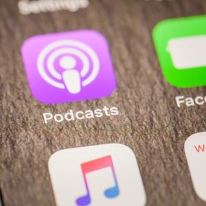 Deezer, Spotify, Apple Podcasts, Overcast, les plates-formes rendent l'écoute simple comme un jeu d'enfant.