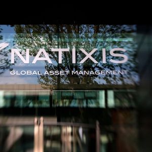 A picture taken on April 14, 2012 in Paris, shows the logo of Natixis, a corporate, investment and financial services arm of BPCE (Banque Populaire and Caisse d'Epargne). The bank announced the cut of jobs, between 700 to 1,000, within 2015, said two trade-unions of Natixis to AFP on October 16, 2013. AFP PHOTO LOIC VENANCE (Photo by LOIC VENANCE/AFP)