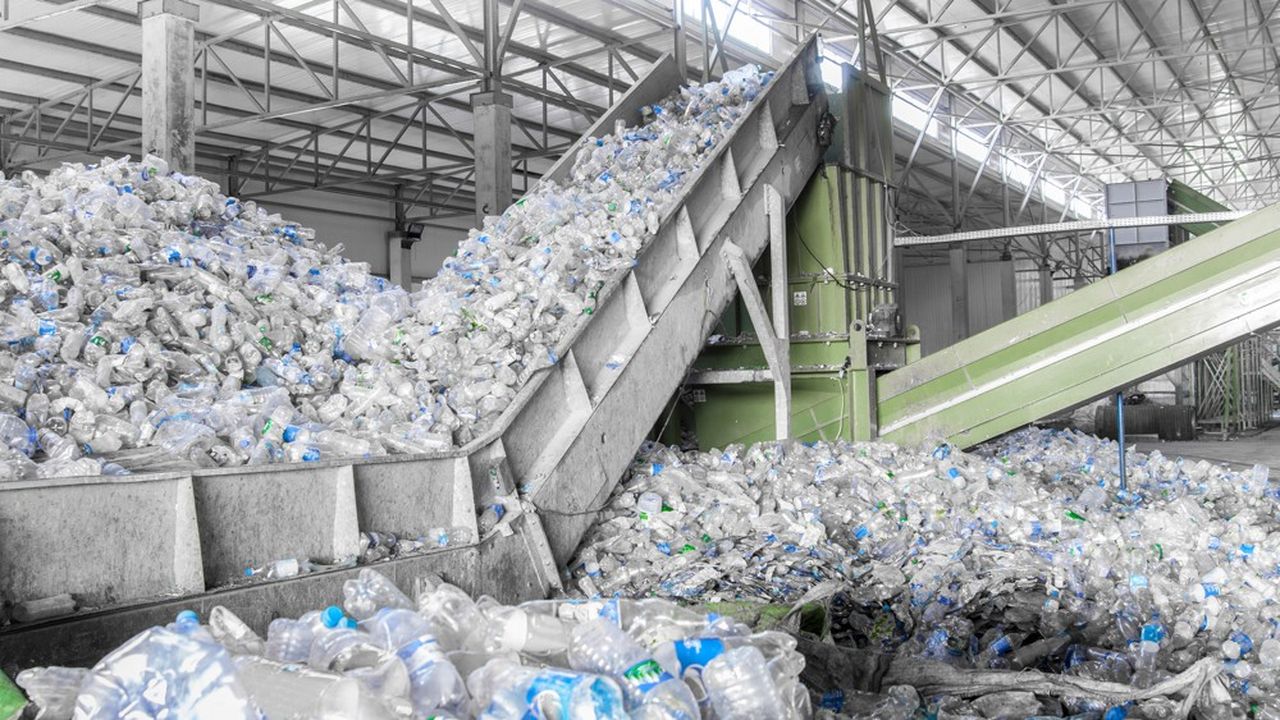 Carbios va démarrer la semaine prochaine, à Saint-Fons près de Lyon, son projet de construction d'un démonstrateur industriel du biorecyclage du PET, le plastique le plus utilisé dans les bouteilles d'eau.