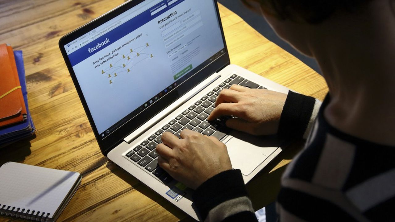 La décision de Facebook ne s'applique qu'à la France, a précisé le secrétaire d'Etat au numérique.