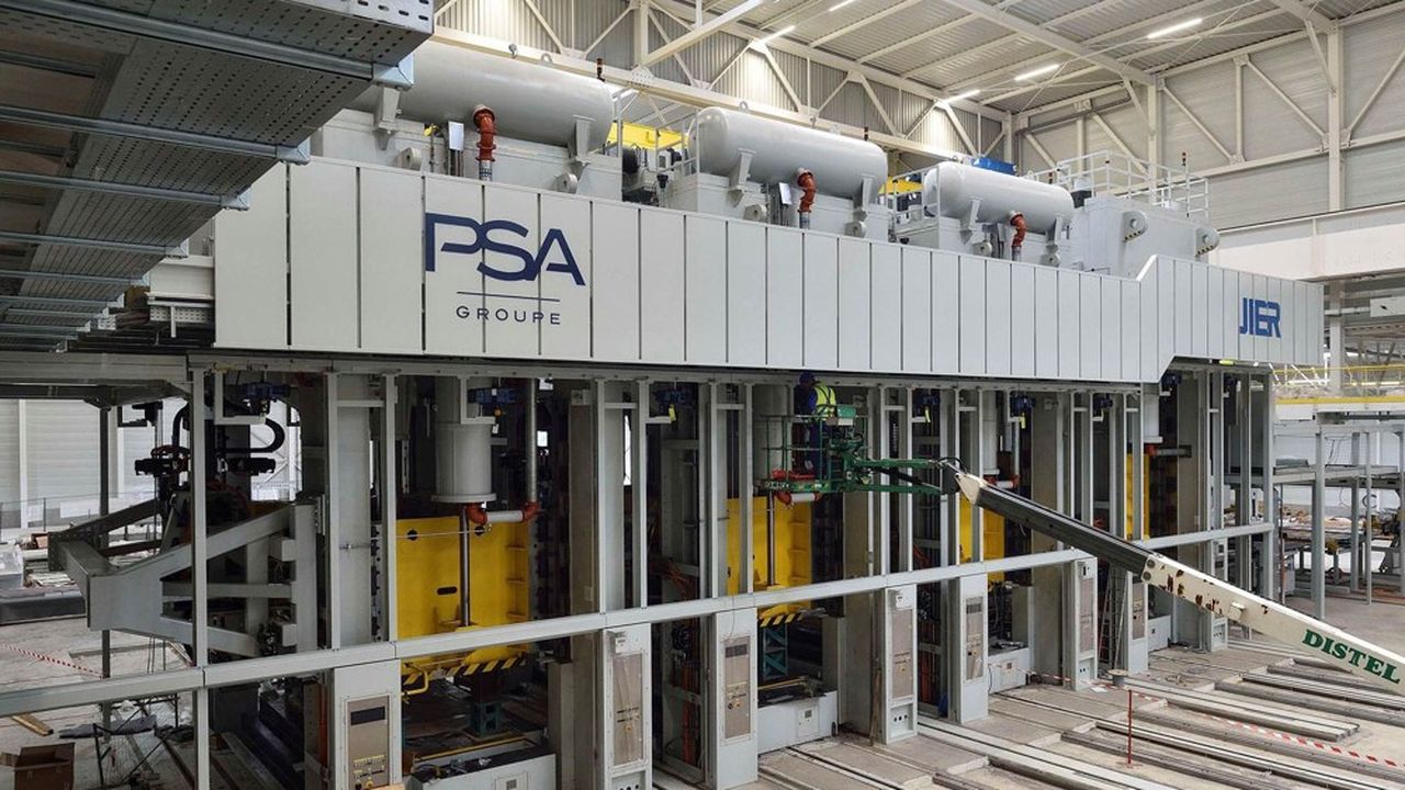 La nouvelle presse de l'usine de Sochaux a une puissance totale de plus de 5.400 tonnes et un potentiel de 72.000 coups par semaine.