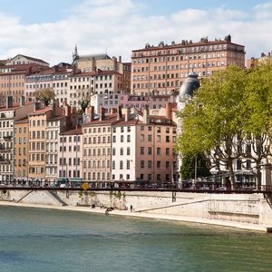 Lyon profite de l'accalmie bordelaise pour s'emparer du titre de la ville ayant essuyé la plus forte augmentation au cours de l'année écoulée (+7,4 %).