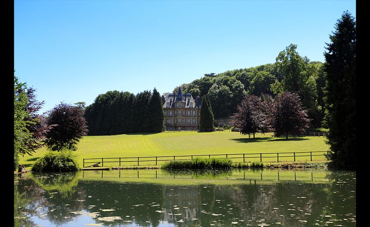 2.641.000 euros. Château 19e au sud du Pays d'Auge (Normandie)