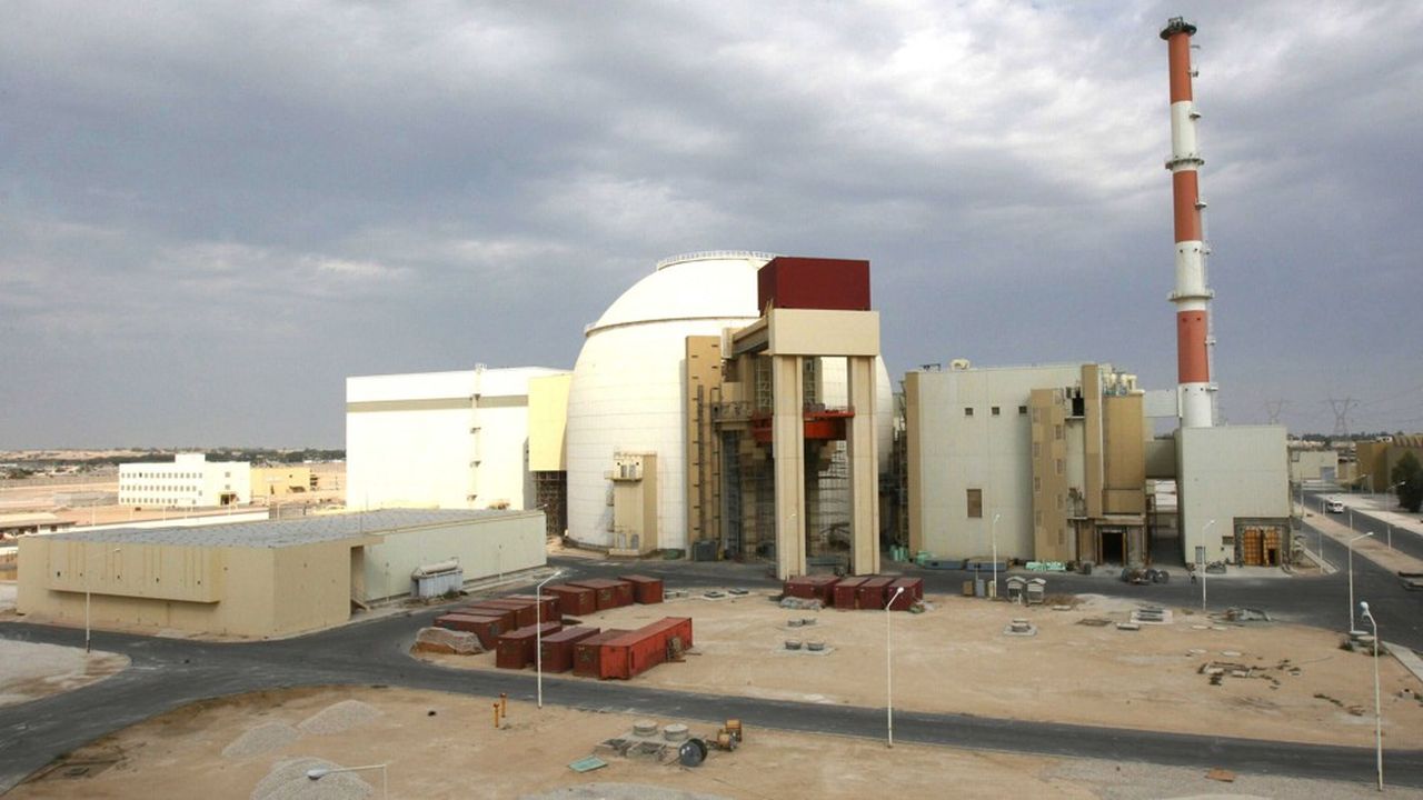 La première centrale nucléaire iranienne, à Boucheher, à 1.200 km de Téhéran, fait partie d'un complexe comptant des dizaines de sites, dont certains soupçonnés de produire des précurseurs de bombes atomiques.