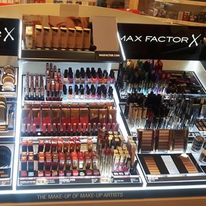 Le groupe Coty a acquis une quarantaine de marques, dont les produits de maquillage MaxFactor, en reprenant un portefeuille d'actifs auprès du géant américain Procter & Gamble en 2016.