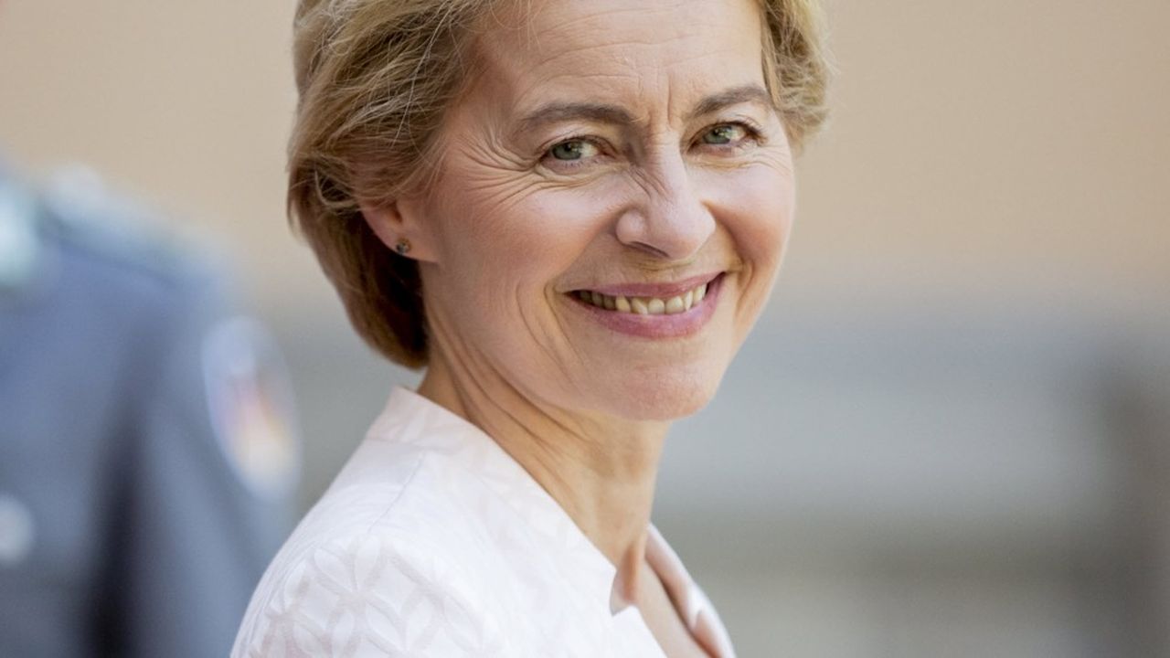 Avant de devenir ministre de la Défense en 2013, l'ascension fulgurante d'Ursula von der Leyen au sein de la CDU l'avait placée en tête des potentiels successeurs d'Angela Merkel.