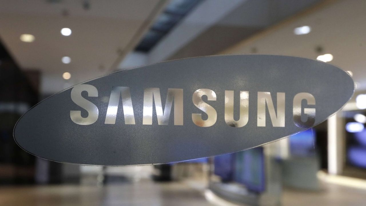 Plusieurs ONG dénoncent des « conditions de travail et d'hébergement incompatibles avec la dignité humaine » dans les usines Samsung de par le monde.