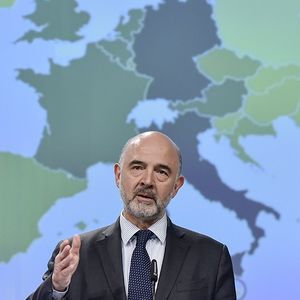 PIerre Moscovici commissaire européen aux affaires économiques (Photo by Eric Vidal/AFP)