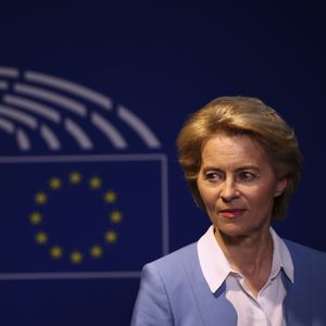 Avec le soutien des conservateurs du PPE et celui des libéro-centristes de Renew Europe, Ursula von der Leyen pourrait mardi prochain encore l'emporter d'une courte majorité pour devenir présidente de la Commission européenne.