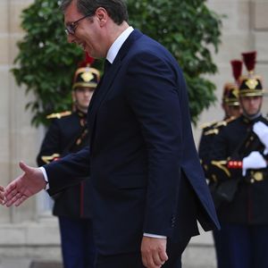 Le président Emmanuel Macron reçoit pour un entretien son homologue serbe, Alexander Vucic, à l'Elysée le 17 juillet 2018.
