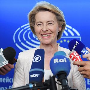 Le Parlement européen doit accepter ou rejeter, ce mardi en fin d'après-midi, la candidature d'Ursula von der Leyen à la présidence de la future Commission européenne. Elle deviendrait la première femme à accéder au poste, que l'Allemagne n'a plus occupé depuis plus de cinquante ans.