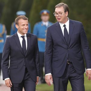 Le président serbe, Aleksandar Vucic, et son homologue français, Emmanuel Macron, ont inauguré le monument de la gratitude à la France commémorant l'engagement des deux pays lors de la première guerre mondiale. 