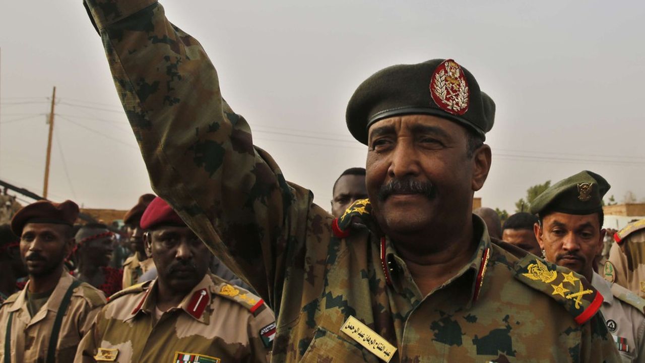 Le chef de la junte militaire soudanaise, Abdel-Fattah Burhan, a accepté mercredi de signer un accord sur la transition politique avec les représentants de la rébellion. 
