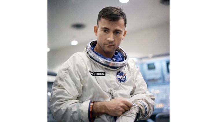 John Young, mission Apollo 16