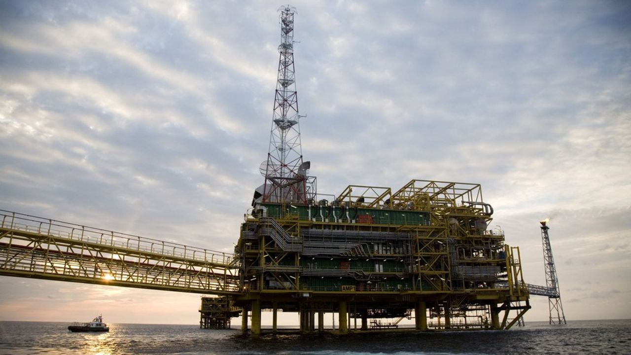 Les grandes compagnies pétrolières ont publié des bénéfices en baisse pour le deuxième trimestre -19 % pour Total, -21 % pour Exxon et même -50 % pour Shell