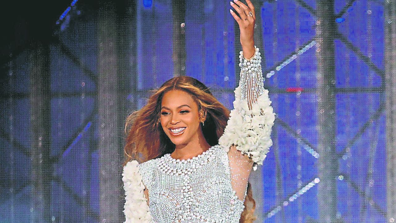 En 2006, Beyoncé crée « House of Deréon », une ligne de prêt-à-porter dont elle est propriétaire et directrice artistique. L'aventure durera six ans.