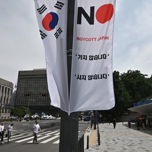 Uniqlo, qui a déclaré ce vendredi souffrir du boycott sud-coréen de ces produits, est une des victimes collatérales de l'escalade commerciale des tensions entre le Japon et la Corée du Sud.